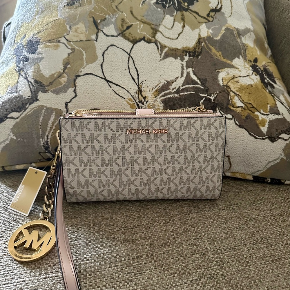 Michael Kors Wristlet. Large Jet Set Blush Multi Huge organization - Picture 5 of 15